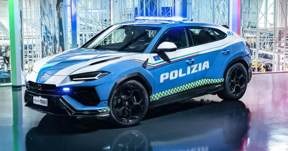 Direct din Need for Speed: flota Poliției din Italia tocmai s-a îmbogățit cu un Lamborghini Urus Performante
