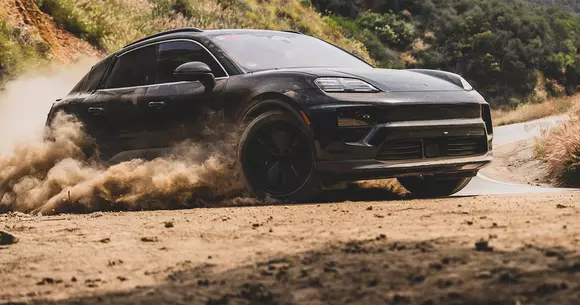 Testarea în condiții extreme a viitorului Porsche Macan continuă, dată fiind importanța sa pentru viitorul mărcii. Lansarea e aproape!