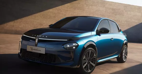 Nimic nu mai e cum a fost, deși destule detalii vizibile ale Lanciei Ypsilon 2025 trimit la identitatea și tradiția casei.