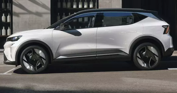 În 2024, juriul european „Car Of The Year” a decernat titlul omonim modelului Renault Scenic E-Tech electric la Salonul Auto de la Geneva.