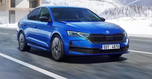 Înfățișare nouă pentru un hit binecunoscut: Skoda Octavia facelift aduce la zi stilul și dotarea apreciatei serii compacte cehești.