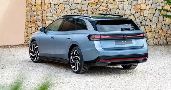 La oferta stratului superior de BEV-uri VW a fost adăugat Volkswagen ID.7 Tourer. Stilul și nota practică se fac remarcate.