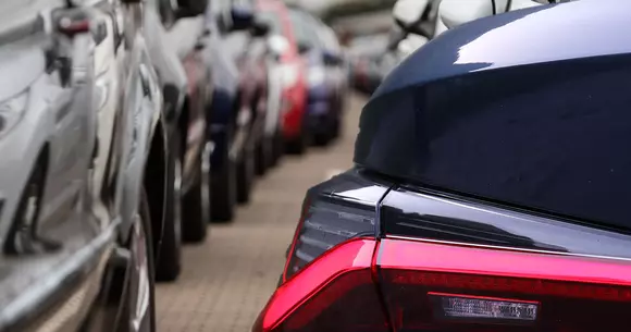 Prognoza pieței auto, conform APIA: revenirea post-pandemică merge moderat, iar electricele vor fi afectate de tăierea bonusurilor.