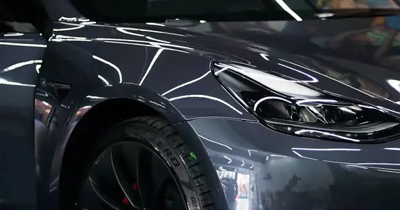 (P) Revitalizarea Aspectului Mașinii: Folii Auto și Polish de Faruri