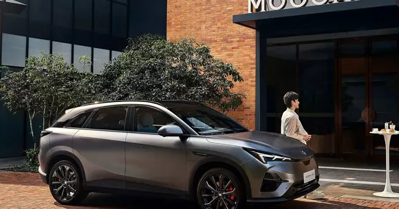 Genul propunerii de nerefuzat: BAIC ArcFox Alpha T5 are tot ce-și poate dori o familie tânără din mediul urban sau metropolitan.