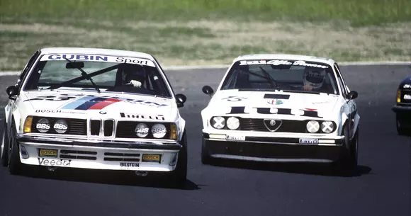 Cu 40 de ani în urmă, BMW 635 CSi se impunea încă de la prima participare într-o cursă DTM. Vremuri de glorie și splendoare...