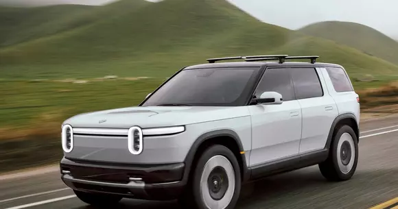 Gabaritul noii serii de SUV-uri Rivian R2 este destul de mare, deși la baza sa se află platforma „mid-size” a mărcii americane.