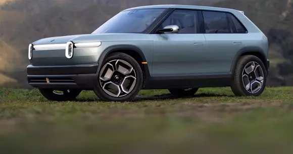 Acest hatchback cu gabarit măricel pe nume Rivian R3 are la bază noua platformă „mid-size” a mărcii americane.