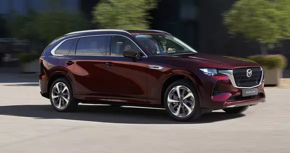 Având o lungime de 4996 mm, Mazda CX-80 e un pic mai mare decât un Range Rover Sport. Lovitură de Luxury-do!