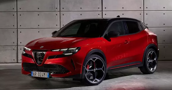 Italienii arată cum poți face design spectaculos și în clasa mică: Alfa Romeo Milano tocmai a debutat… la Milano.