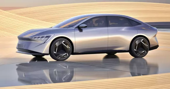 Undeva, sedanurile încă sunt dorite, iar Nissan Evo Concept vine în întâmpinarea acestei cereri de mari proporții.