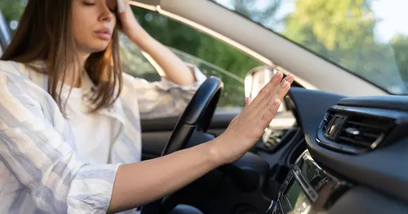 (P) Simptomele care indică defecțiuni la instalația de aer condiționat a mașinii și care sunt soluțiile