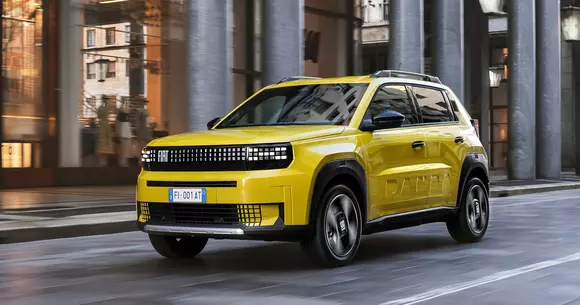 Start de carieră iminent pentru Fiat Grande Panda 2025, model de la care se așteaptă un succes global.