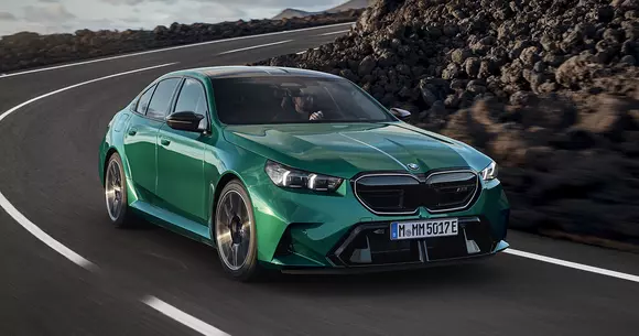 Schimbare de filosofie la noua generație BMW M5: amprenta premium-hightech devine factor dominant.