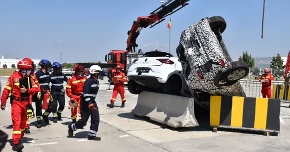Human First - program prin care Renault susține Competiția Națională de Descarcerare și de Acordare a Primului Ajutor Calificat.