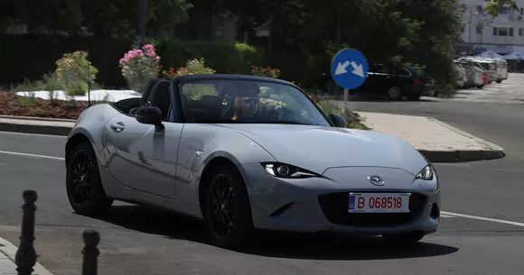 În formă mai bună ca niciodată: Mazda MX-5 2024, în continuare roadster irezistibil la 35 de ani după lansarea seriei.