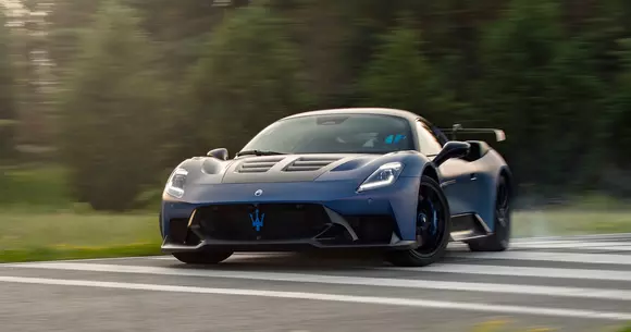 De la stradă, la circuit și înapoi, la stradă: Maserati GT2 Stradale – maturitatea puterii sub formă rafinată.