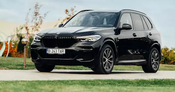 (P) Serviciile de Închiriere Auto pe Termen Scurt: Cheia unei Vacanțe de Vară Reușite