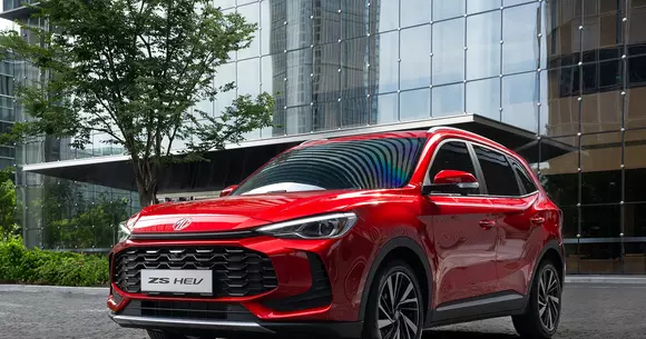 Încă un pachet anglo-chinez din care nu lipsește nimic: MG ZS HEV+ demarează pe piața din România.