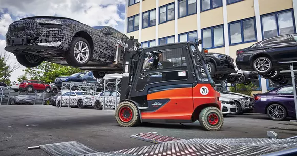 Când te apuci de treabă înainte altora, treci în avangardă. Exemplu: Centrul de Reciclare şi Dezmembrare (RDC) al BMW Group.