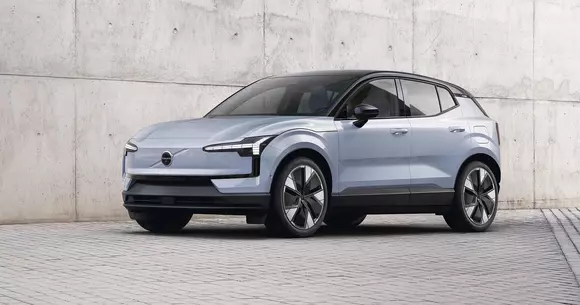 Cel mai mic dintre SUV-urile electrice ale mărcii, Volvo EX30, atrage atenția românilor prin argumentul prețului tentant.