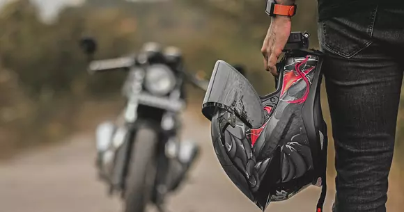 (P) Cum alegi casca potrivită pentru plimbările cu motocicleta sau ATV-ul