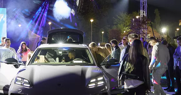 Lansare marcantă în România pentru noua generație Porsche Macan, vector important al electromobilității în cazul mărcii germane.