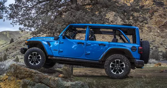 Pe fondul depopulării clasei off-road, Jeep Wrangler 2025 iese în evidență ca o propunere „pro”, iar marca profită de situație.