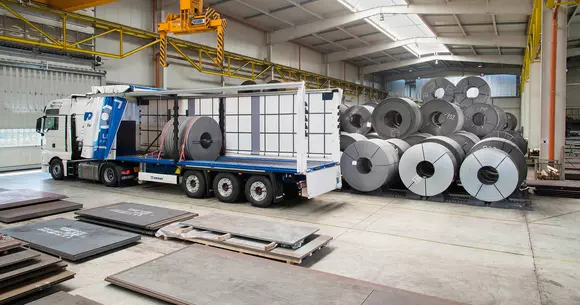 (P) Ce este o semiremorcă cu platformă?