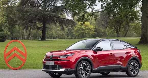 Ca și cum nu ar fi fost destul de aparte printre compacte, Citroën C4 a primit un facelift cu aspect frapant.