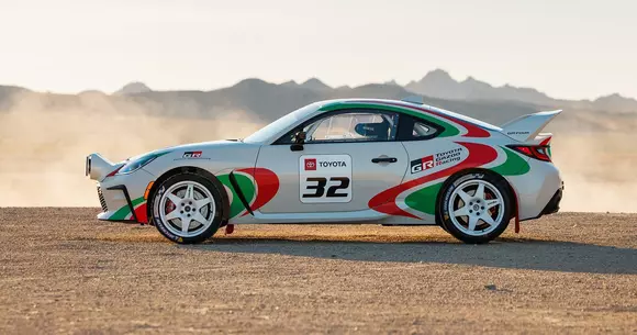 Proiecția unui trecut glorios către un viitor ipotetic: Toyota GR86 Rally Legacy Concept, între gând și faptă.