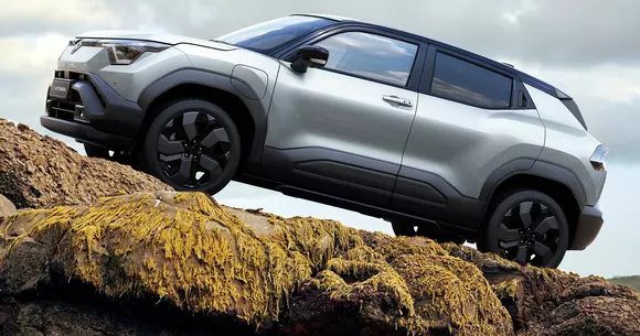 Nume cu îndelungată tradiție, dar tehnică nouă: Suzuki e Vitara sincronizează marca niponă la vremurile electrificării.