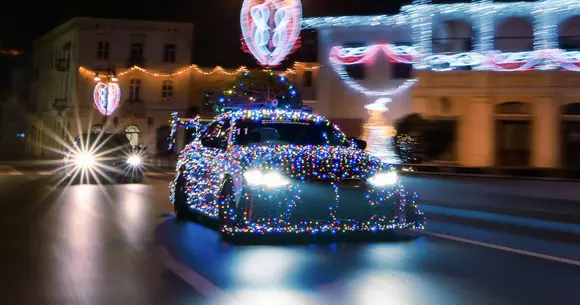 Culori și lumini de sărbătoare pentru BMW i4 M50 Elsa, acel i4 M50 transfomat în mașină de curse de Engage Engineering!