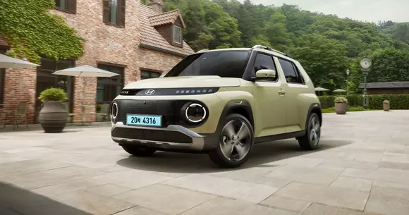 Surpriză: miniautomobilul electric Hyundai Inster intră pe teritoriul Daciei Spring și are argumente destul de tari.