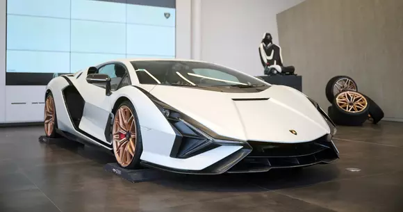 România, ca de obicei, țara extremelor: la noi s-a livrat un Lamborghini Sián FKP 37 unic și extrem de scump!