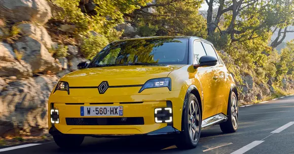 Distincție onorabilă pentru industria franceză la Salonul de la Bruxelles: Renault 5 E-Tech Electric, desemnat Car of the Year 2025.