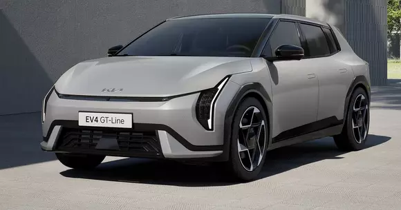 Stil futurist cu manieră manifestă pentru Kia EV4 sedan și hatchback, noile automobile compacte familiale electrice ale mărcii.