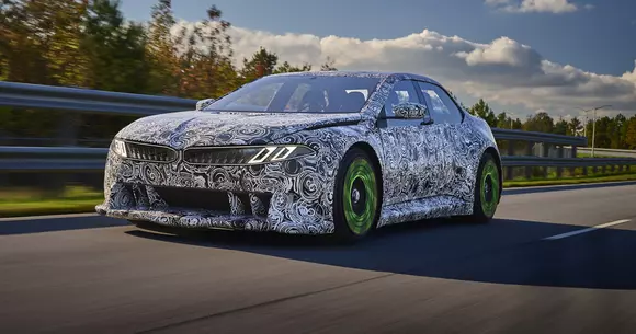 Obiectul din imagine se numește BMW Vision Driving Experience și definește viitorul plăcerii de a conduce.