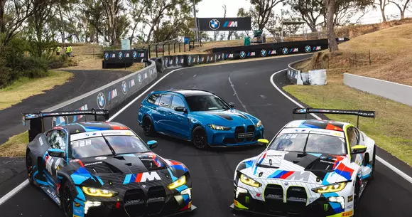 Victoria tehnicii alb-albastre în Australia: BMW M4 GT3 își completează colecția cupelor în manieră categorică!