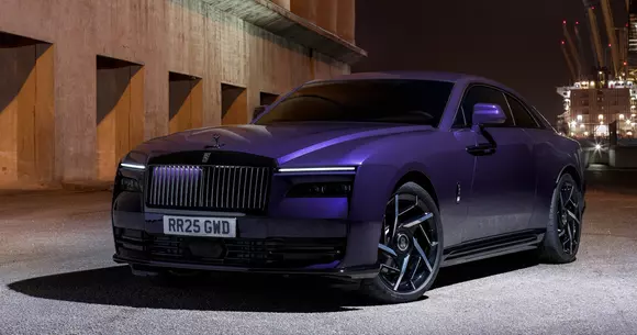 Britanicii plusează în miza pe electricitate: Rolls-Royce Spectre Black Badge este cel mai puternic RR produs vreodată!