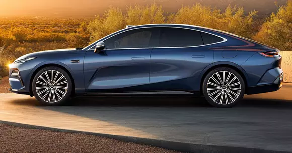 În cel mai înalt strat al luxului: Geely Galaxy Starshine 8 EM propune stil fin și tehnică PHEV cu destul de mult „electric range”.