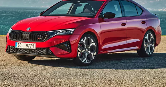 Timpul trece, competitivitatea persistă: Škoda Octavia RS 2025 propune o îmbinare incitantă de performanțe, stil și calitate.