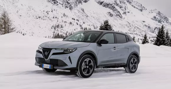 În spiritul vremurilor și al polivalenței eco, Alfa Romeo Junior Ibrida Q4 extinde o ofertă plină de tentații.