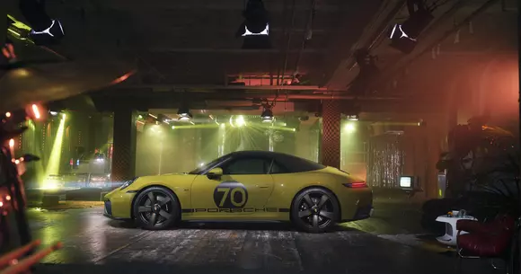 Iubești stilul auto de acum 55 de ani, dar preferi tehnica avansată? S-a rezolvat: tocmai a apărut Porsche 911 Spirit 70!