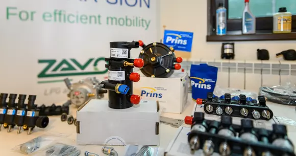 (P) Descoperă armonia contrastelor în noua campanie Answear pentru sezonul SS25