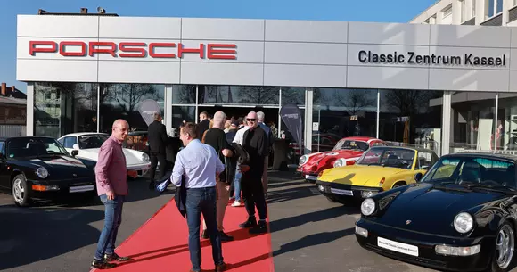 Moment inaugural la Kassel pentru primul Porsche Classic Centre din Germania, inclusiv expoziție specială de exemplare legendare.