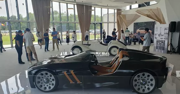 Concentrare transtemporală extraordinară a patrimoniului BMW la National Golf & Country Club, cu unele piese inestimabile