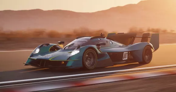 Faza aceea, când lași toate regulile în urmă ca să obții iluminarea: Aston Martin Valkyrie LM e altceva decât ce pare a fi!