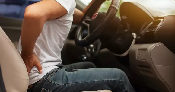 (P) Condusul prelungit: cum îți afectează postura și starea generală