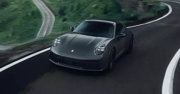 Un client din România devine primul beneficiar al ediției limitate Porsche 911 Carrera 4 GTS “Tribute to Transfăgărășan”